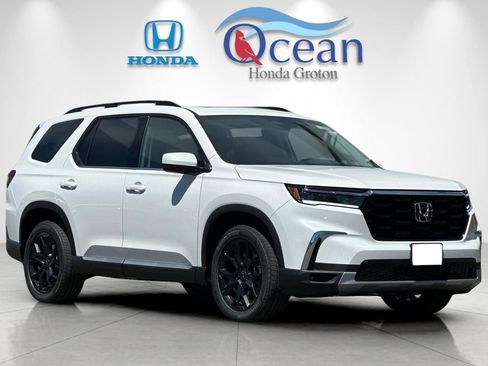 Used 2025 Honda Pilot Touring image 7