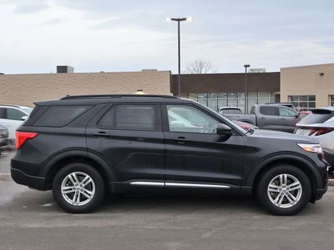 Used 2022 Ford Explorer XLT w/ Equipment Group 202A AWD/4WD image 4