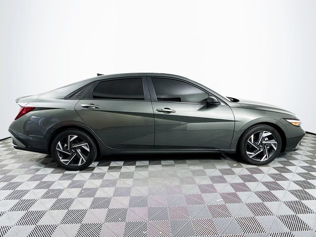 Certified 2025 Hyundai Elantra Sport FWD image 9