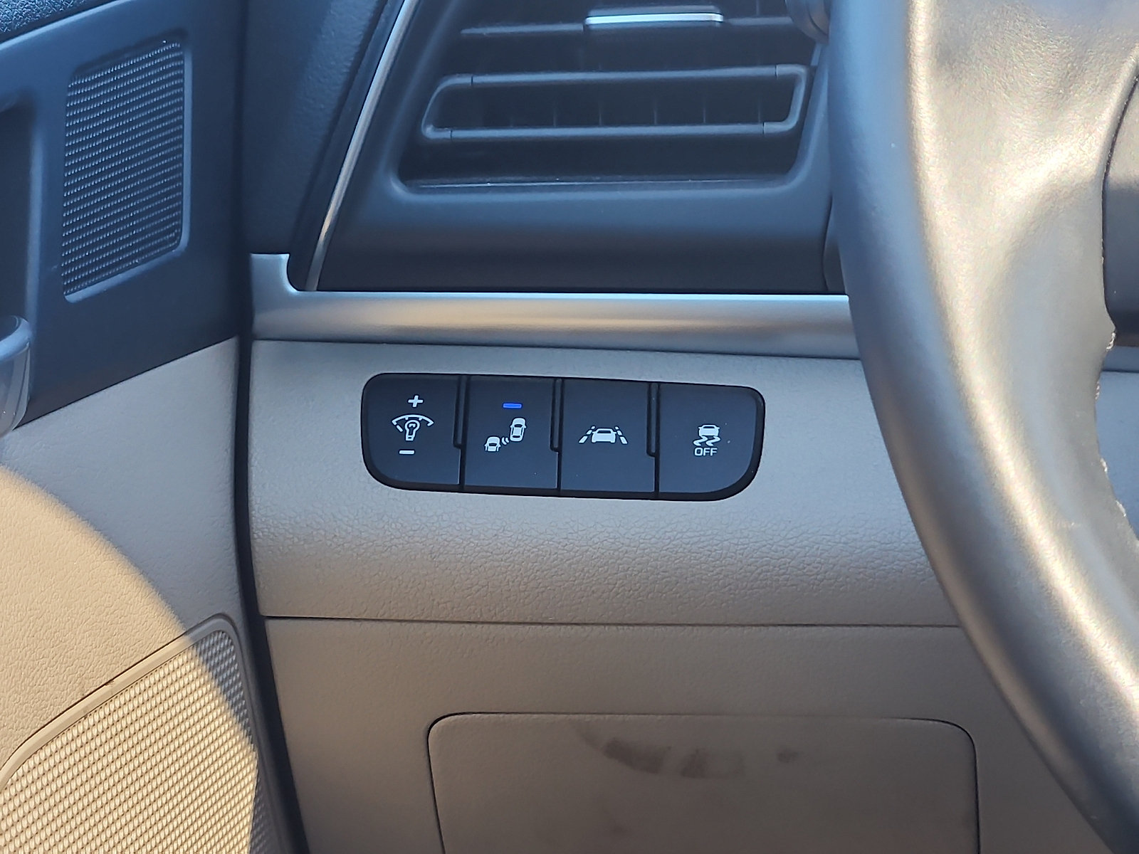 Used 2020 Hyundai Elantra Value Edition FWD image 12
