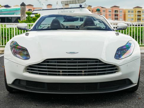 Used 2019 Aston Martin DB11 Volante image 13