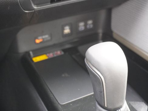 Used 2025 Toyota Camry SE image 24