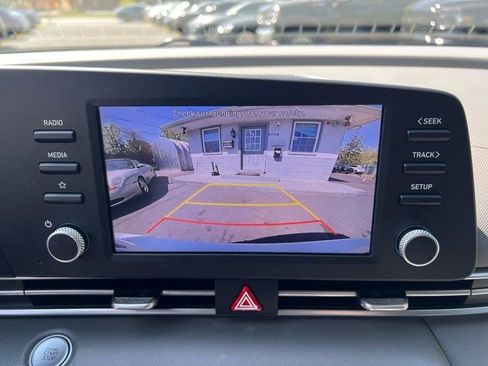 Used 2022 Hyundai Elantra SEL FWD image 18