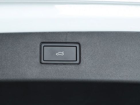 New 2026 Volkswagen Tiguan SE image 30