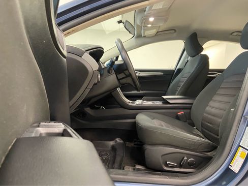 Used 2018 Ford Fusion SE w/ Fusion SE Technology Package image 12