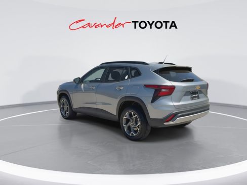 Used 2025 Chevrolet Trax LT image 6