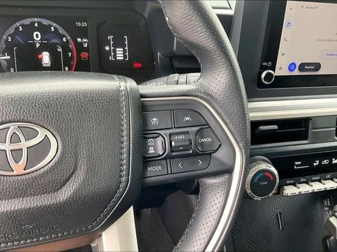 Used 2025 Toyota 4Runner SR5 AWD/4WD image 12