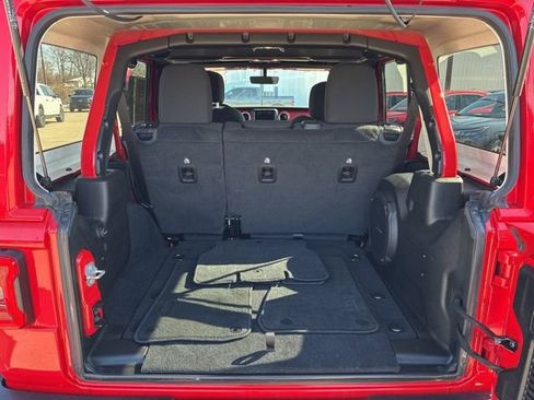 Used 2022 Jeep Wrangler Unlimited Rubicon w/ Cold Weather Group image 13