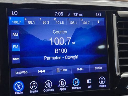 Used 2017 Chrysler Pacifica Touring-L FWD image 39