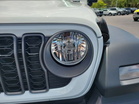 Used 2025 Jeep Wrangler Unlimited Sport AWD/4WD image 9