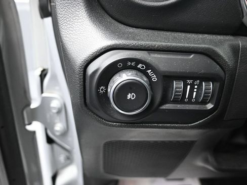 Used 2022 Jeep Wrangler Unlimited Sahara w/ LED Lighting Group AWD/4WD image 11