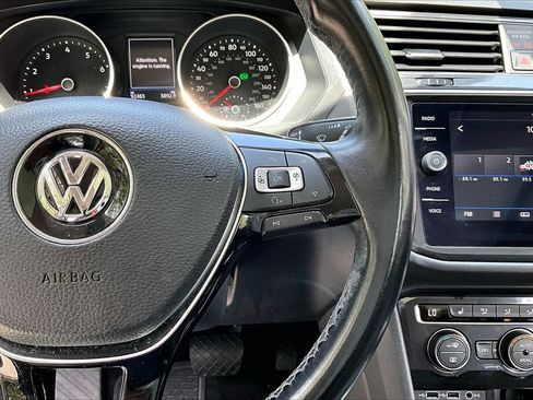 Used 2018 Volkswagen Tiguan SE FWD image 11