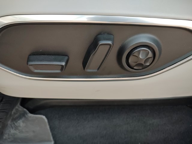 Used 2024 Jeep Wagoneer L Series II w/ Flexible Seating Group RWD image 25