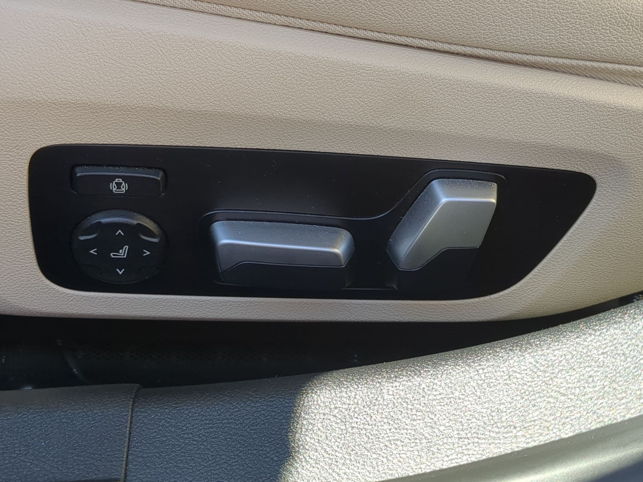 Used 2021 BMW 330i Sedan w/ Premium Package RWD image 17