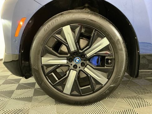 Used 2023 BMW iX xDrive50 w/ Sport Package AWD/4WD image 32