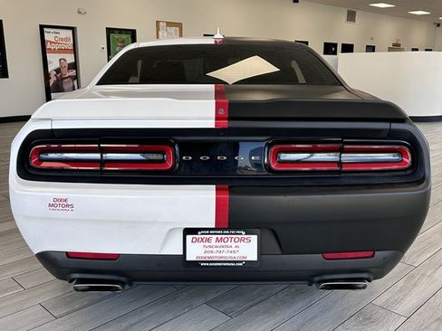 Used 2016 Dodge Challenger SRT RWD image 8