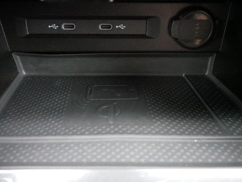 Certified 2024 Volkswagen Tiguan SE R-Line image 29