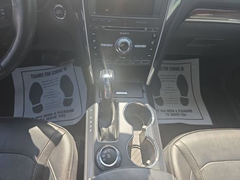 Used 2018 Ford Explorer Platinum AWD/4WD image 12