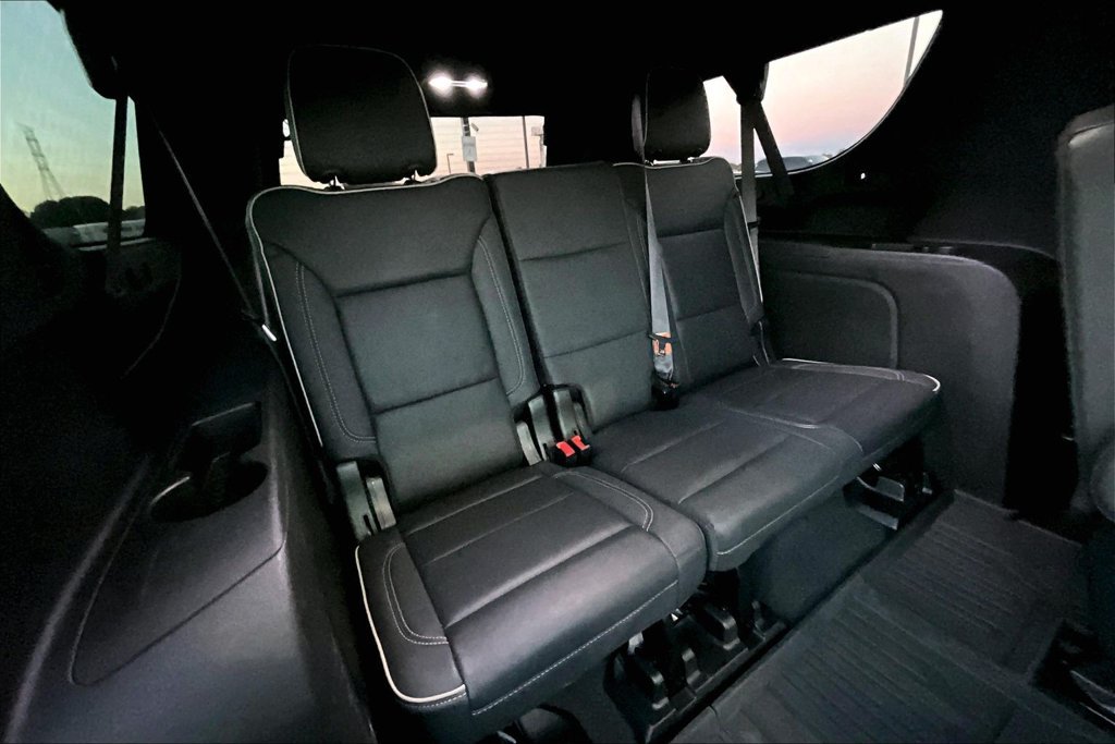 Used 2023 GMC Yukon XL SLT w/ SLT Premium Package AWD/4WD image 29