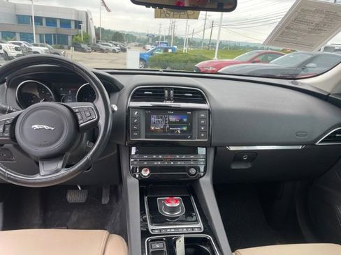 Used 2018 Jaguar F-PACE Premium AWD/4WD image 9