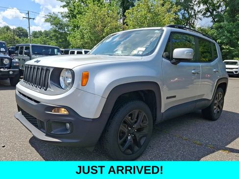 Used 2017 Jeep Renegade Altitude AWD/4WD image 3