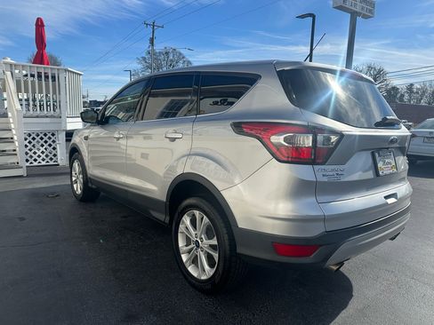 Used 2017 Ford Escape SE image 4