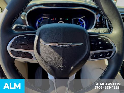 Used 2023 Chrysler Pacifica Limited image 24