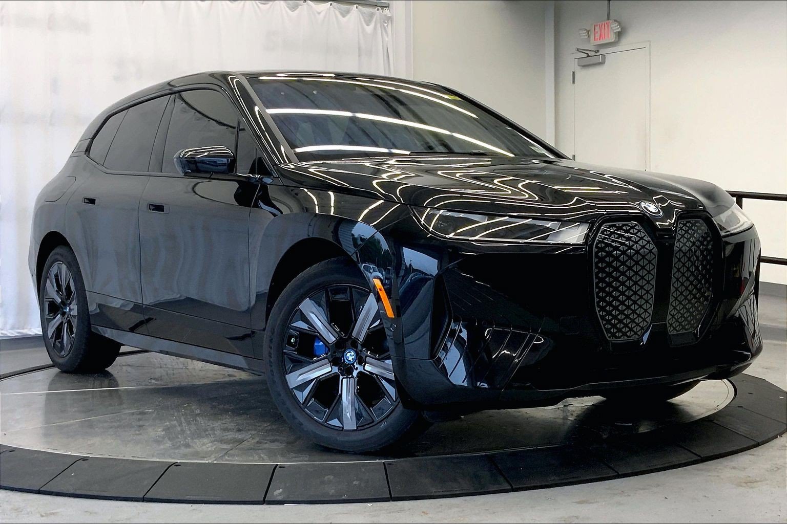 Used 2024 BMW iX xDrive50 w/ Sport Package AWD/4WD image 9