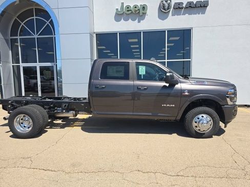 New 2026 RAM 3500 Big Horn w/ Laramie Trim Package AWD/4WD image 3