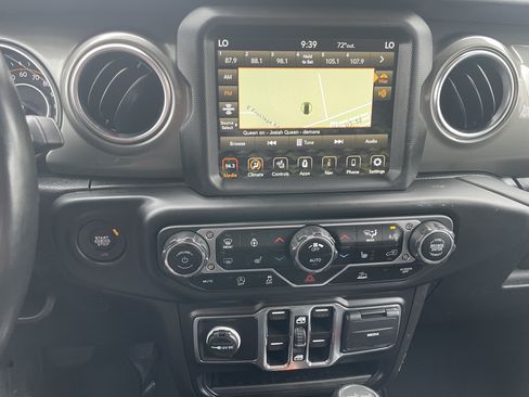 Used 2023 Jeep Wrangler Unlimited Sahara w/ Cold Weather Group AWD/4WD image 23