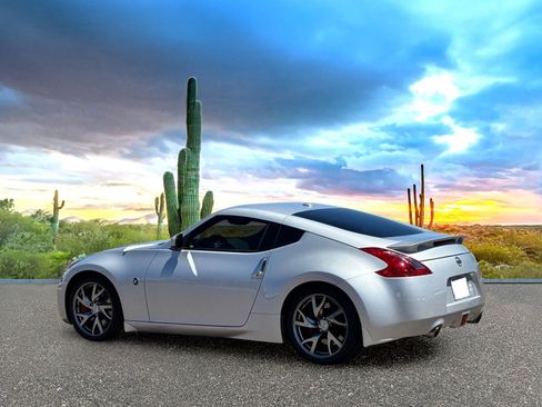 Used 2013 Nissan 370Z Touring w/ Sport Pkg RWD image 4