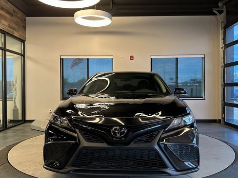 Used 2022 Toyota Camry SE image 8