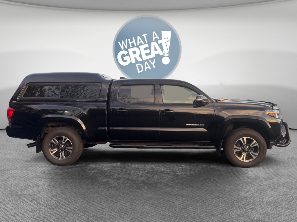 Used 2017 Toyota Tacoma TRD Sport w/ Tow Package AWD/4WD image 2