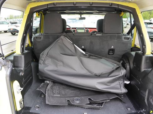 Used 2022 Jeep Wrangler Unlimited Rubicon AWD/4WD image 22