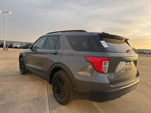 Used 2020 Ford Explorer XLT image 9