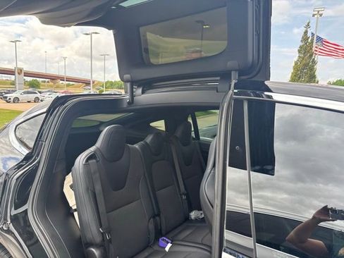 Used 2018 Tesla Model X 75D image 3