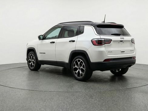 Used 2025 Jeep Compass Limited image 6