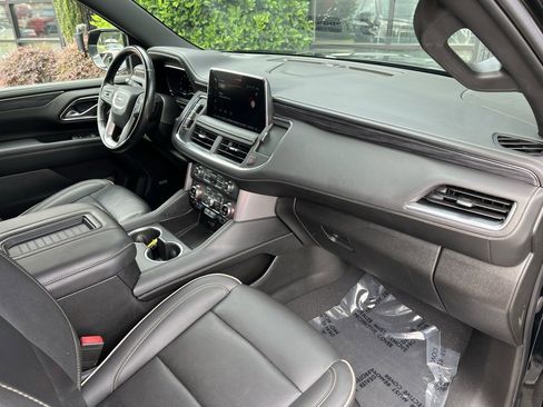 Used 2022 GMC Yukon XL SLT w/ SLT Luxury Package image 30