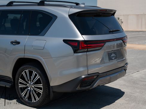 Used 2024 Lexus LX 600 4WD w/ Appearance Package image 27