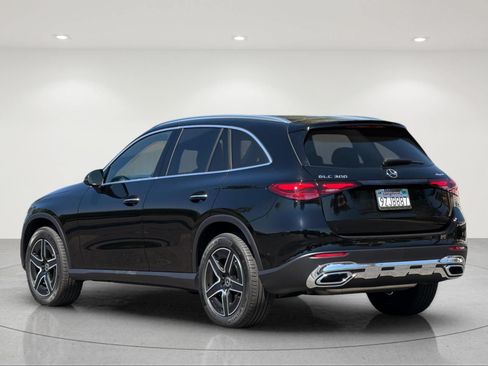 Used 2026 Mercedes-Benz GLC 300 4MATIC image 3