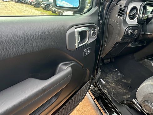 New 2026 Jeep Gladiator Willys image 15