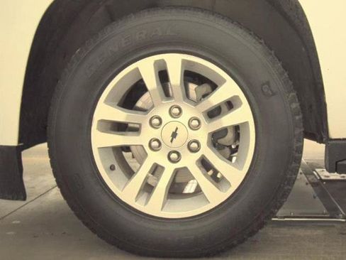 Used 2018 Chevrolet Suburban LT AWD/4WD image 11