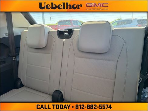 Used 2021 Volkswagen Tiguan SE w/ Panoramic Sunroof Package FWD image 21