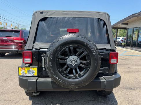 Used 2013 Jeep Wrangler Sport AWD/4WD image 7