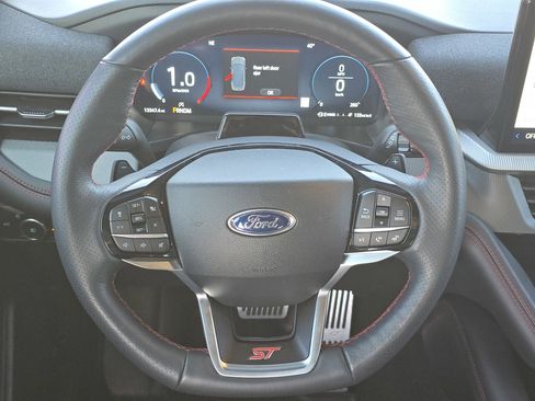 Used 2025 Ford Explorer ST image 19