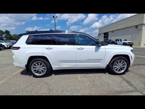 Used 2024 Jeep Grand Cherokee L Summit AWD/4WD image 9