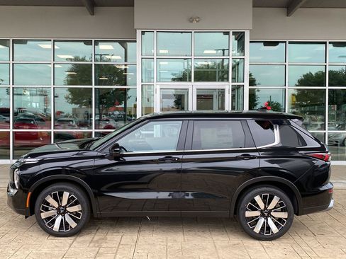 New 2026 Mitsubishi Outlander SE FWD image 4