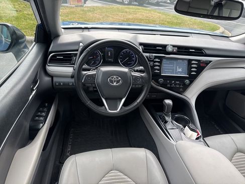 Used 2019 Toyota Camry SE image 2