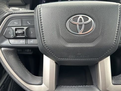 Certified 2025 Toyota 4Runner 4WD image 17