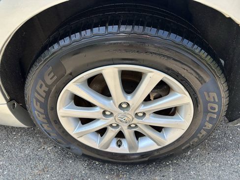 Used 2010 Toyota Camry LE FWD image 31